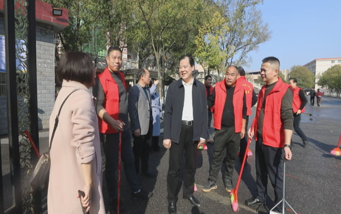 【新春走基层】齐心大扫除 洁净迎新春