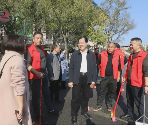【新春走基层】齐心大扫除 洁净迎新春