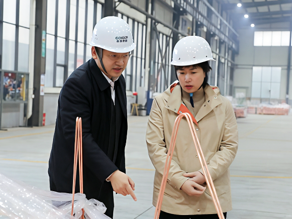 邓艳红慰问省优秀民营企业家 并开展“企业服务年”行动