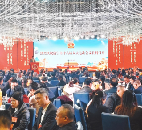 罗卫华看望出席市十八届人大七次会议的代表 邓艳红参加