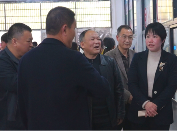 【视频】王一花到常宁七中调研教育工作