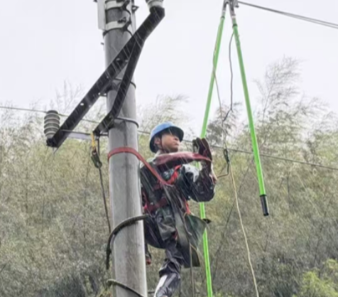 国网常宁市供电公司：战恶劣天气保供电 护塔山茶农促生产