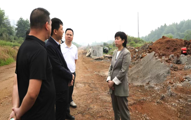 邓艳红调研“三类”资金项目建设工作