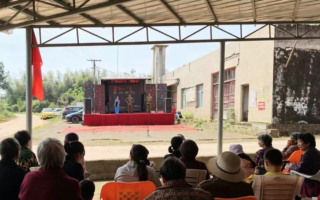 曲潭街道新和村：惠民演出进万家 文艺下乡润民心.jpg