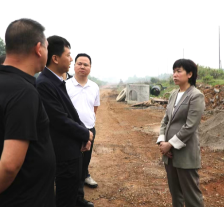 邓艳红调研“三类”资金项目建设工作
