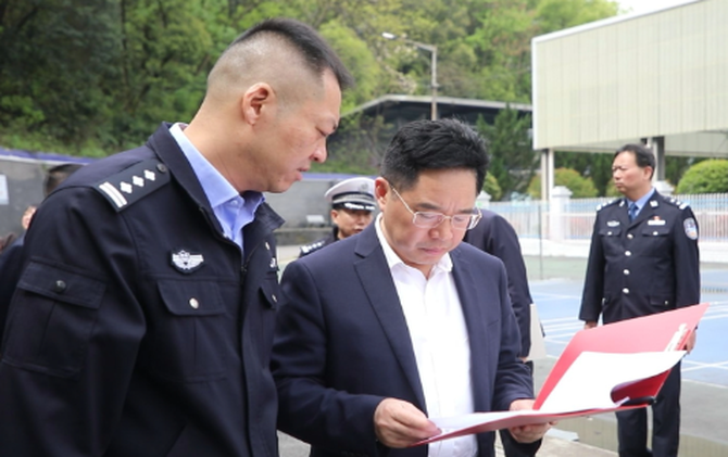 罗卫华督导检查安全生产和社会稳定工作