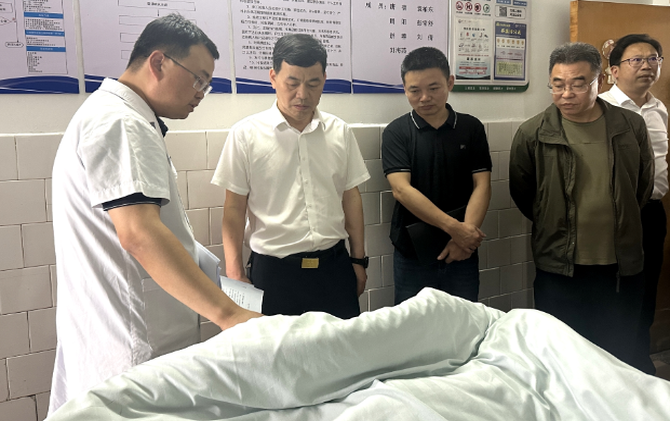 段鸣专题调研卫生健康事业高质量发展情况