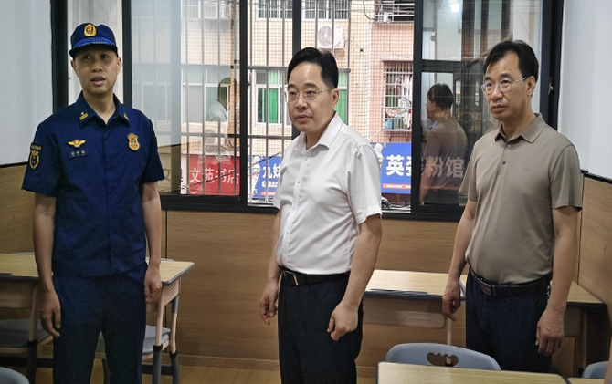 罗卫华督导调研城区安全生产工作  