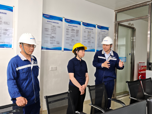 邓艳红督导检查安全生产工作