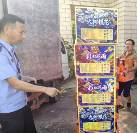 水口山镇:联合执法查处非法储存烟花爆竹