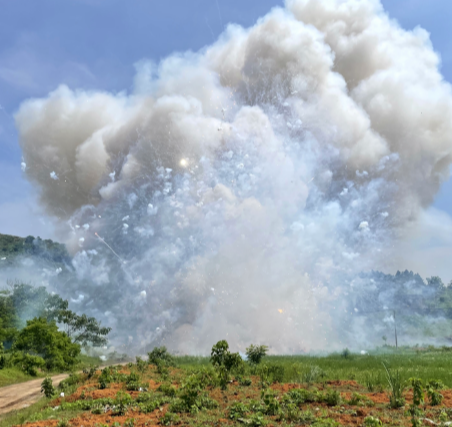  【视频】常宁集中销毁一批非法烟花爆竹