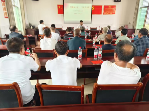 板桥镇先峰村:接地气安全微宣讲 把平安送到家门口