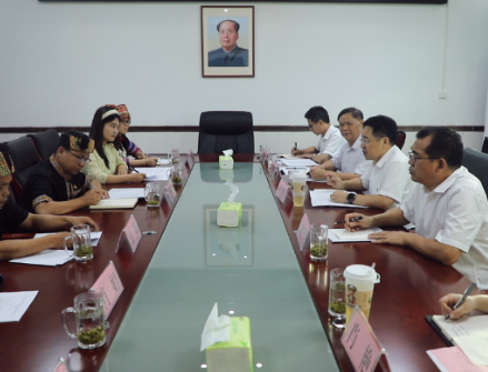 罗卫华到塔山瑶族乡召开党代会报告征求意见座谈会
