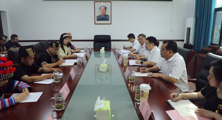 【视频】罗卫华到塔山瑶族乡召开党代会报告征求意见座谈会