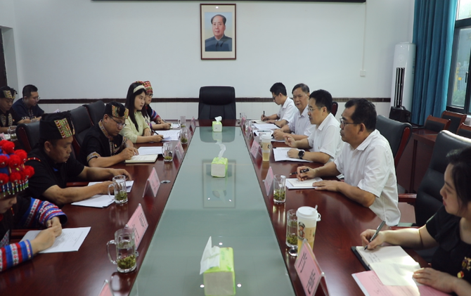 罗卫华到塔山瑶族乡召开党代会报告征求意见座谈会