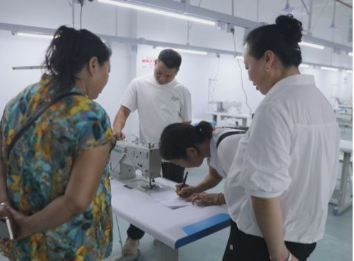 【视频】常宁市依艾服饰制衣厂开工