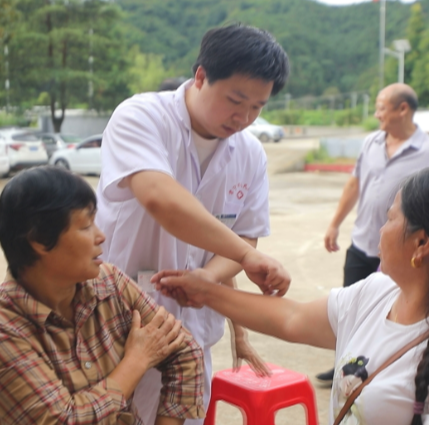 【视频】贯彻落实党代会精神丨常宁：巡回医疗下基层 专家义诊送到“家门口”