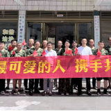 致敬峥嵘岁月 永葆军人本色|曲潭街道迴江村开展八一建军节主题座谈活动