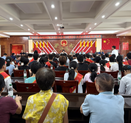 【视频】官岭镇：21.65万元奖助学金助力师生逐梦前行