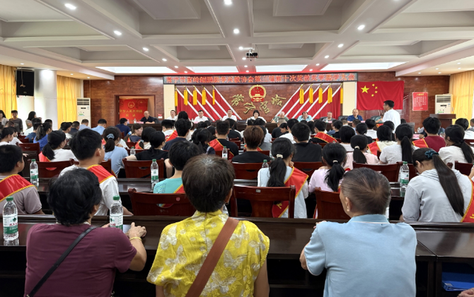 【视频】官岭镇：21.65万元奖助学金助力师生逐梦前行