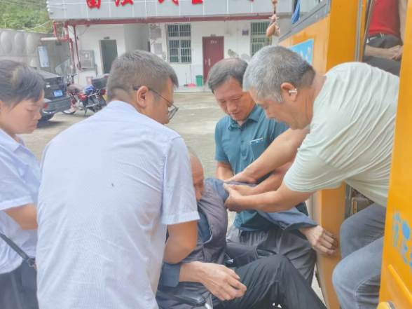 迎战台风“沙德尔”| 常宁市民政局：敬老院老人平安“搬家”
