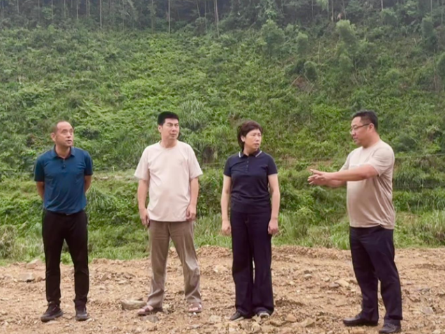 邓艳红调研防台风应对工作