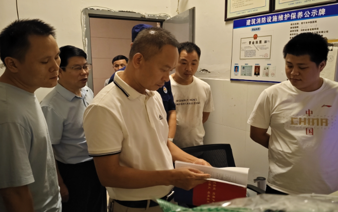 【视频】夜查卫健领域除隐患 筑牢医疗机构消防安全“防火墙”