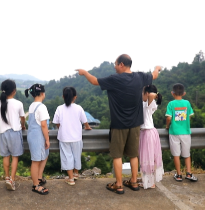 萌娃探秘防汛一线 沉浸式上好“行走的思政课”