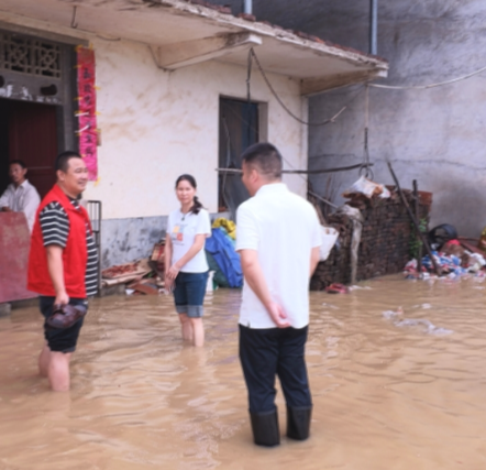 【视频】迎战台风“沙德尔”丨曲潭街道：未雨绸缪抢先手 干群同心护家园