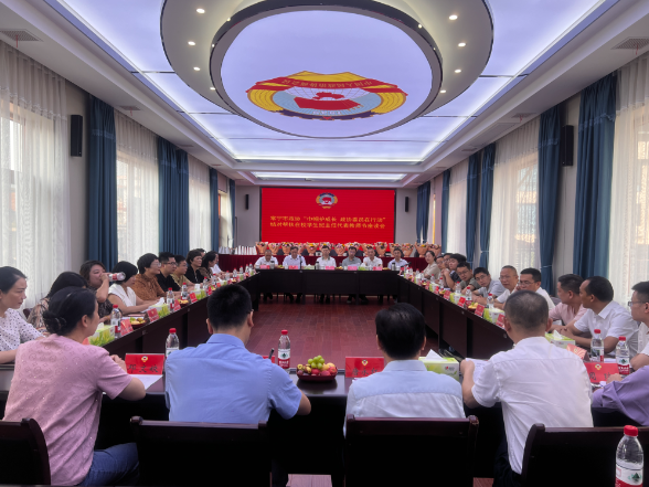 市政协召开“巾帼护成长 政协委员在行动”结对帮扶班主任代表教师节座谈会