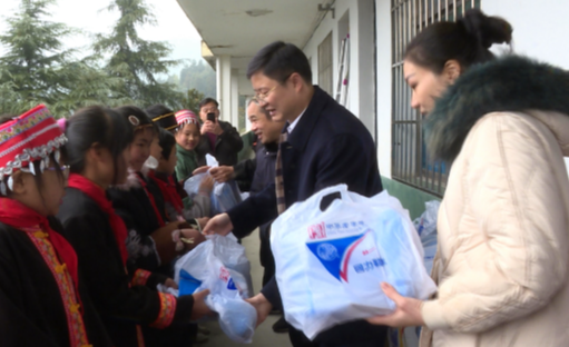 市政协联合女企业家商会开展爱心助学志愿服务活动 