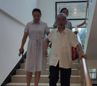 市老干部服务中心：组织健康检查 为离退休干部健康“保驾护航”