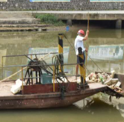 高温下的劳动者丨河道保洁员：一上午打捞垃圾十余筐