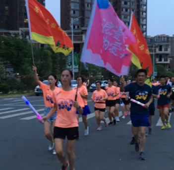全民荧光跑  引领常宁健身新时尚