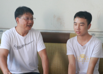 市领导走访慰问大学新生