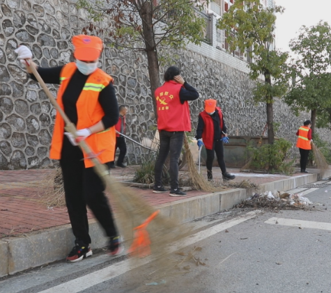 【视频】泉峰环卫所：加大背街小巷清扫力度 营造洁净节日环境
