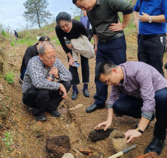 北京大学考古专家来常考察矿冶遗存的研究和保护工作