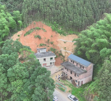 【视频】常宁：突发山体滑坡  多部门联合紧急避险