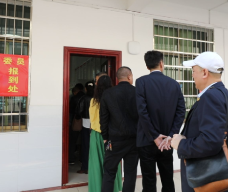 【视频】出席市政协十一届五次会议的委员向大会报到
