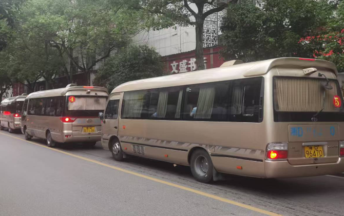 【视频】在看中比 在比中学  常宁“组团”观摩乡镇（街道）工作 罗卫华 邓艳红参加