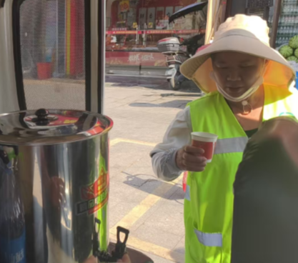 水口山镇：多管齐下保障环卫工人夏季作业