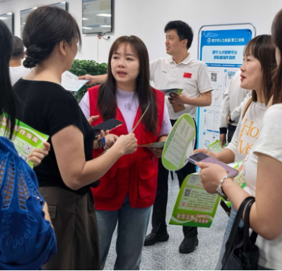 常宁：入企送政策  直播讲社保