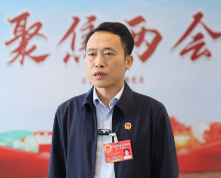 【视频】人大代表分团审议政府工作报告 履职建言促发展