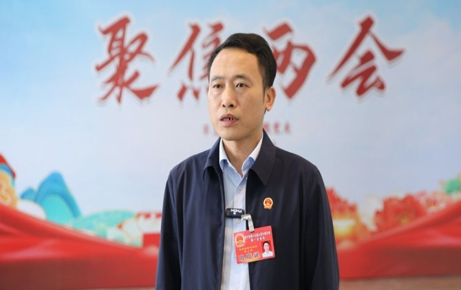 【视频】人大代表分团审议政府工作报告 履职建言促发展