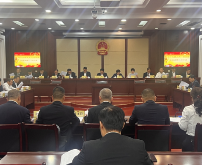 市十九届人大一次会议主席团召开第三次会议