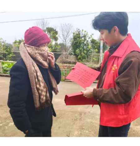 先峰村“敲门行动” 守护春节安全