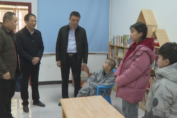 【视频】周俊开展节前走访慰问 督导食品安全工作