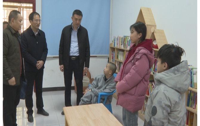 【视频】周俊开展节前走访慰问 督导食品安全工作