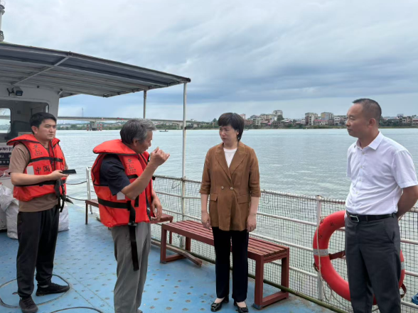 邓艳红督导交安委安全生产风险隐患大排查大整治工作