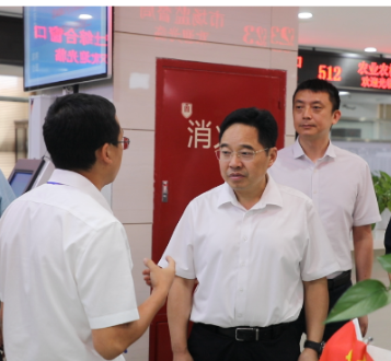 罗卫华调研全市优化营商环境工作